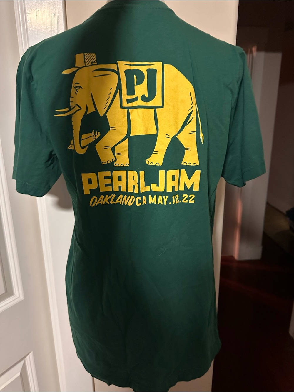 Official Pearl Jam Oakland May 12 2022 Elephant Concert Tour T-Shirt Size L NEW